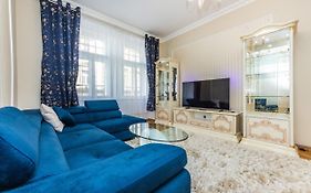 Prostorny Tripokojovy Apartman U Nabrezi Vltavy
